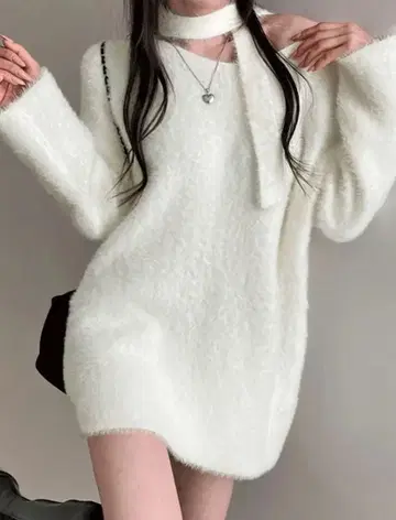 화이트 복슬복슬 니트 긴팔