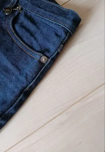 A.P.C. 다크 블루 데님 버튼 플라이