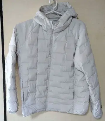 유니클로 퍼프 테크 후드티 XL 470118 화이트