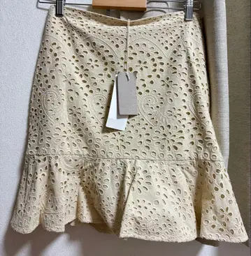 바네사브루노 플레어 스커트 정가 46,200엔