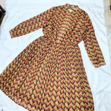 미사용 새상품 레트로 패턴 플리츠 원피스