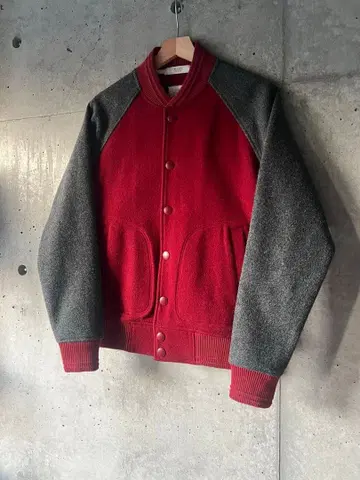 BEAMS LIGHTS 빨간색 그레이 바시티 자켓