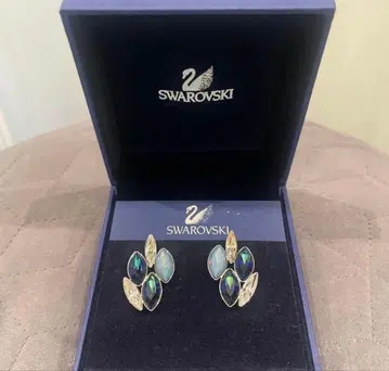 Swarovski 크리스탈 귀찌