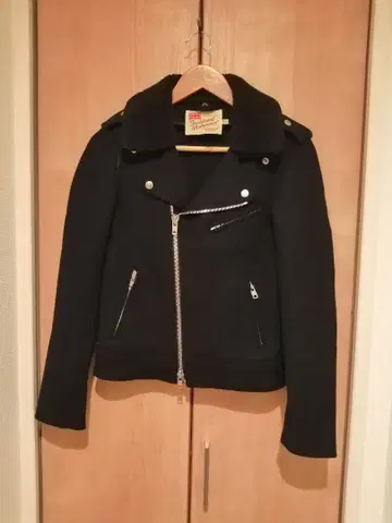 트래디셔널 웨더웨어 퍼 달린 네이비 더블 라이더 자켓