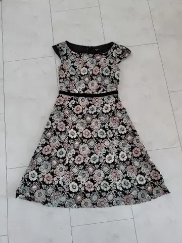 tocca 자수 토카 꽃무늬 슬리브리스 원피스