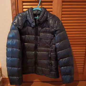 다크 블루 후드 부착 다운 자켓