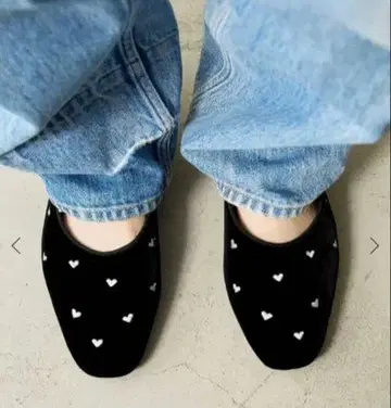 미사용 새상품 르 타롱 하트 자수 플랫 펌프스 블랙 25