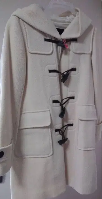 어반 리서치 화이트 더플 코트 후드 부착