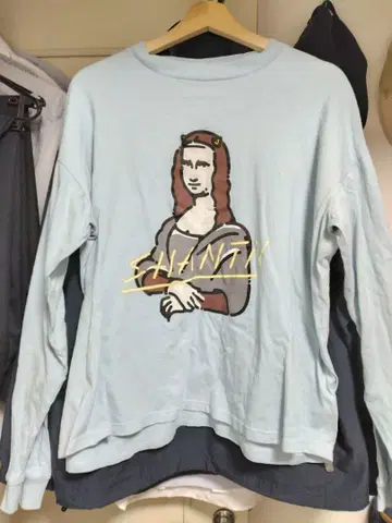 SHANTII 모나리자 T셔츠 M 사이즈