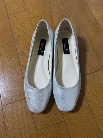 에네스베 실버 플랫슈즈 낮은 힐 23cm