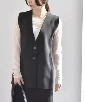 쉽스 손세탁 가능 V넥 니트 지레 quaranciel