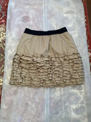 To be chic 프릴 베이지 스커트