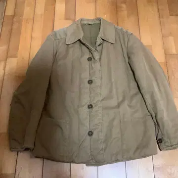 카키색 밀리터리 자켓