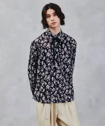 새상품급 tk.takeo kikuchi 리본 레트로 플라워 셔츠 블랙 S