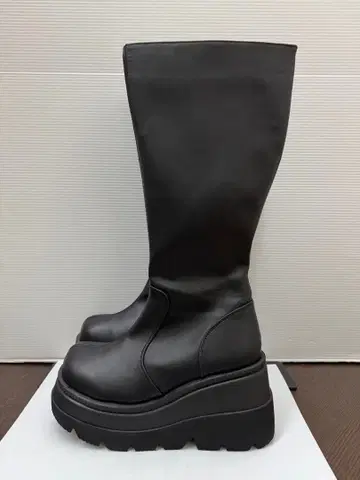 기간 한정 할인 [ 새상품 ] DEMONIA 데모니아 통굽 부츠