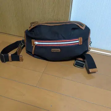 Paul Smith 바디백 블랙 스트라이프