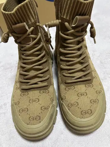 베이지 하이컷 부츠 지퍼 포함