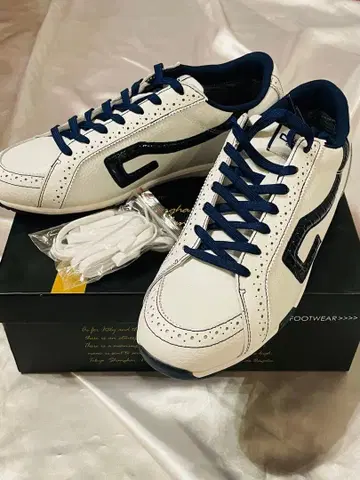 탑세븐 화이트/네이비 스니커즈