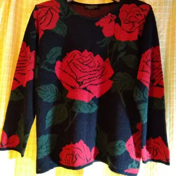 CARMONA 로즈 패턴 긴팔 니트 스웨터