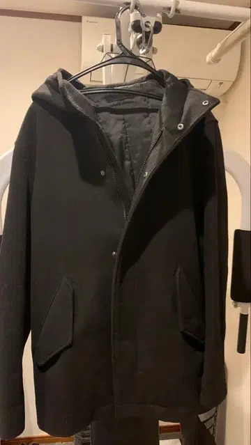 유니클로 블랙 자켓 후드 부착 UNIQLO