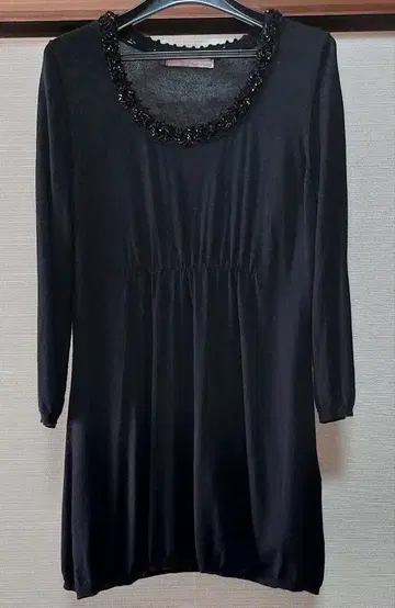 브라민 블랙 비즈 장식 블랙 니트 튜닉 38