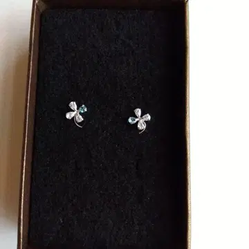 K14WG 네잎 클로버형 스톤 귀걸이