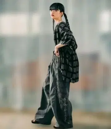 니코앤드 모드놈코어 엠브로보일 밴딩 셔츠 프리 사이즈 블랙