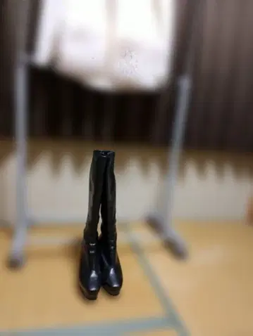 블랙 가죽 롱 부츠 하이힐