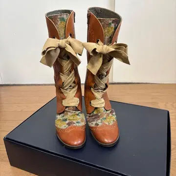 와노나노 (일본제) 꽃무늬 가죽 부츠