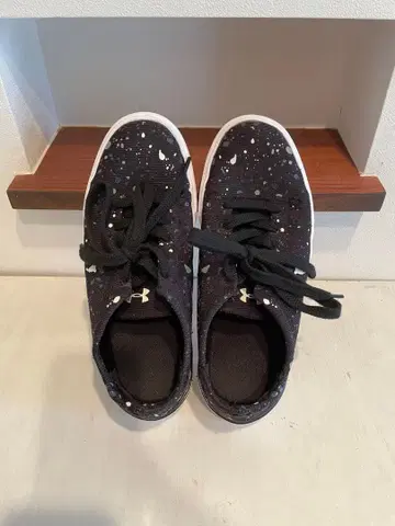 언더아머 스플래터 프린트 스니커즈 23cm