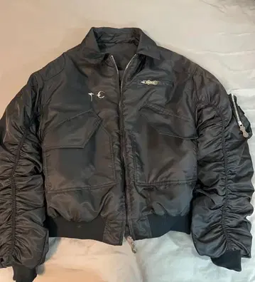 스터드 장식 블랙 MA-1 자켓