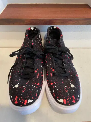 UNDER ARMOUR 스플래터 패턴 하이컷 스니커즈 23cm