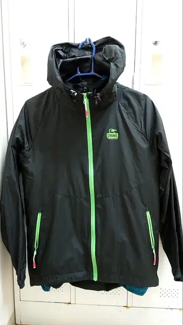 [할인] CHUMS 나일론 자켓 블랙 x 그린 M