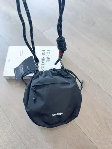 드로우 스트링 숄더백 블랙