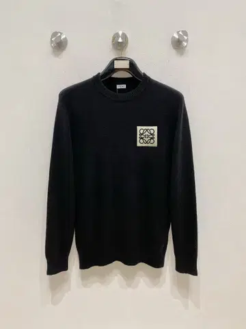 블랙 로고 패치 크루넥 스웨터 L