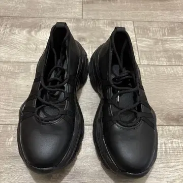 볼륨 밑창 레이스업 발레 스니커즈