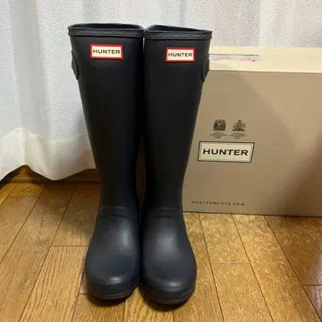 HUNTER 네이비 롱 부츠 버클 포함