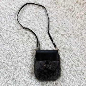 여성용 퍼 숄더백 끈 길이 조정 가능 블랙