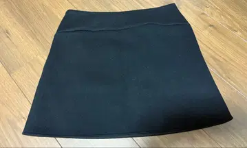 보더스 앳 발코니 블랙 미니 스커트 사다리꼴