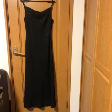 비쥬 장식 블랙 롱 드레스