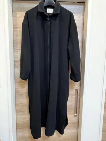 블랙 롱 코트 카라 부착 오버 사이즈