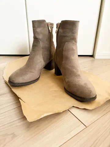 새상품급 모카 숏부츠 여성용 M 청키힐 가을/겨울