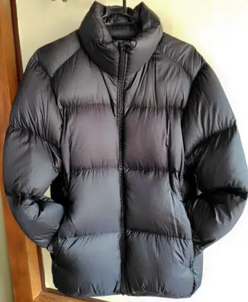 유니클로 울트라 라이트 다운 볼륨 자켓 블랙 M 사이즈 수납 봉투 포함