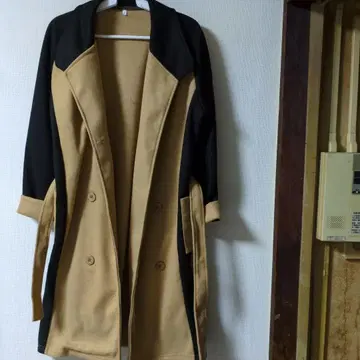 베이지와 블랙의 롱 코트