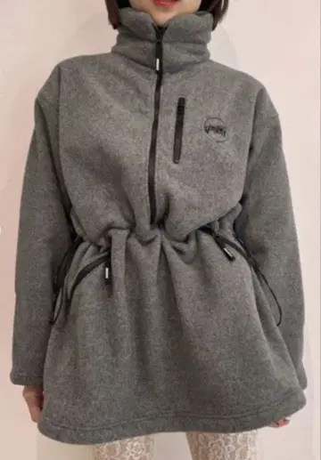 HOLIDAY 홀리데이 클래식 플리스 아노락 드레스