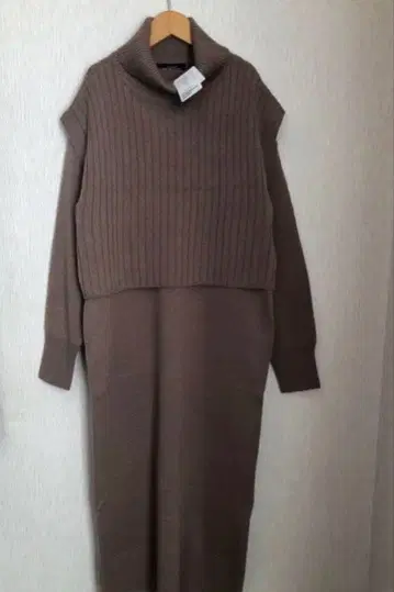 새상품 그린 라벨 릴랙싱 트윈 니트 원피스 오프 터틀