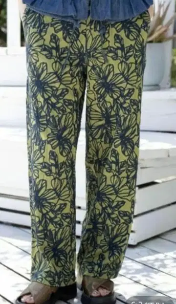 [ niko and - ] 플라워 자카드 스트레치 팬츠 새상품급