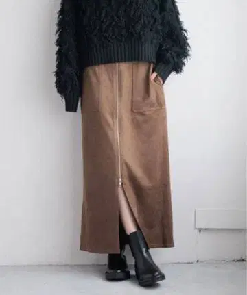 LOWRYS FARM 스웨이드 zip 타이트 스커트 브라운