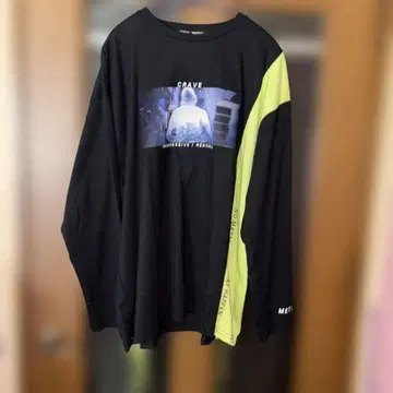 그래픽 프린트 긴팔 티셔츠