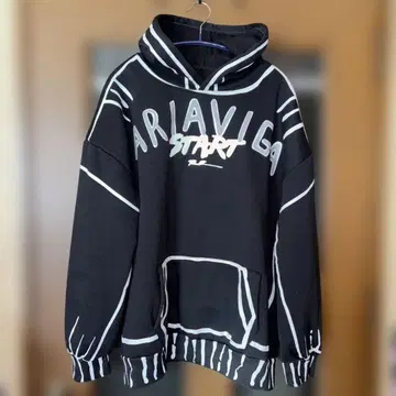 ARIAVIGA 그래픽 후드티 블랙